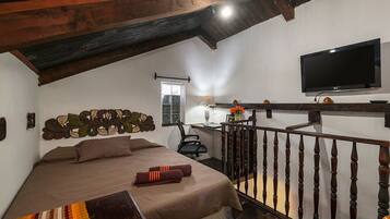 Escritorio, wifi, ropa de cama