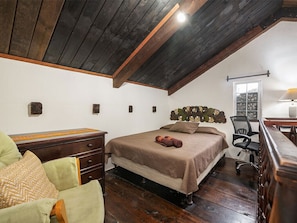 Desk, WiFi, bed sheets