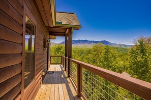 Property grounds - An Eagles Call: Spectacular Views! Theater, Games, Wifi, Hot tub, Fire Pit (Gatlinburg)