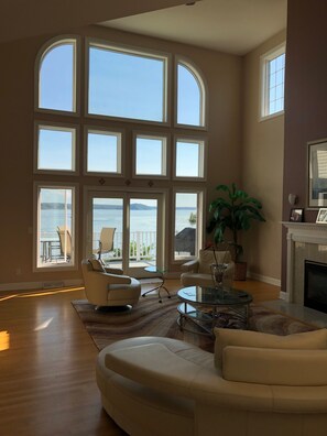 Smart TV y chimenea