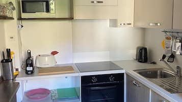 KĂŒhlschrank, Mikrowelle, Ofen, Herdplatte