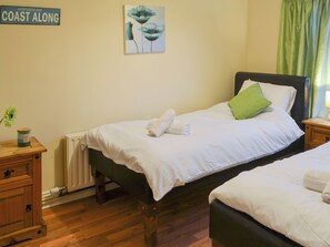 2 bedrooms, bed sheets - Dove Cottage - UK3284 (Acklington, near Amble)