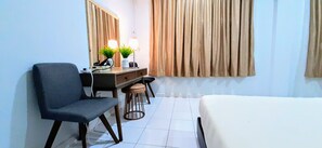 5 bedrooms, desk, iron/ironing board, free WiFi