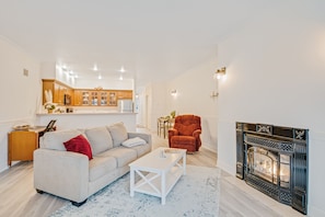 TV, DVD-spiller og stereoanlegg