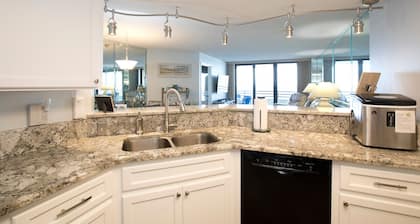 Beautiful Renovated 2 Bed/2 Bath Oceanfront Condo!