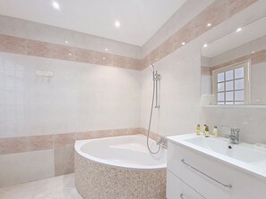 Badewanne, Haartrockner