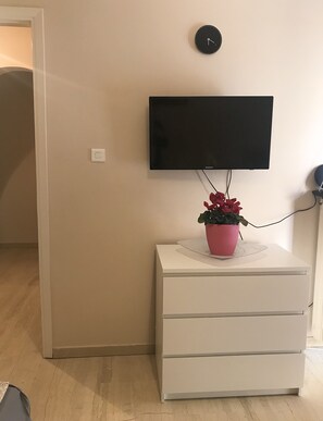 Apartment | Television - Marina Apartment (Spata-Artemida)