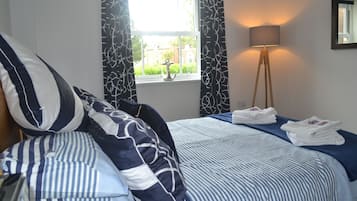 1 slaapkamer, een strijkplank/strijkijzer, gratis wifi, beddengoed