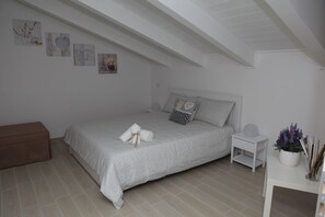 2 slaapkamers, een kluis op de kamer, een bureau