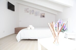 2 Schlafzimmer, Zimmersafe, Schreibtisch, Bügeleisen/Bügelbrett