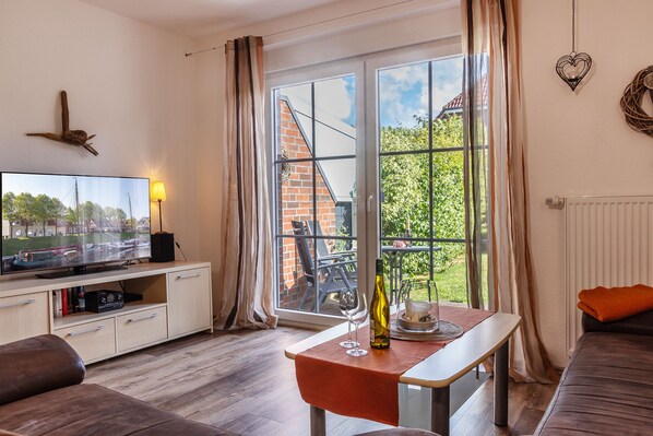 Fernseher, DVD-Player, Stereoanlage