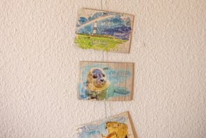 Interior detail - This mid-terrace house impresses with its friendly furnishings. (Carolinensiel)