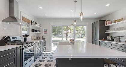 Fully remodeled 5 star 4 bedroom cottage. Short walk to Notre Dame & Eddy Street