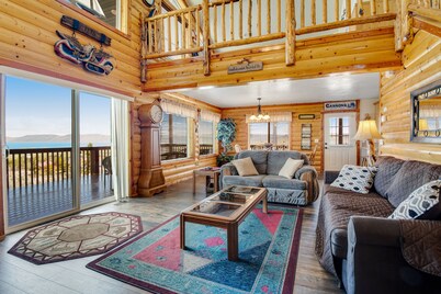 Dog-friendly cabin with lake view & wraparound deck - near golf & Bear Lake