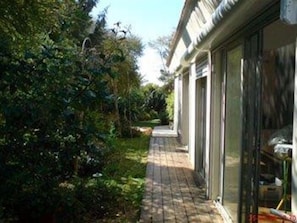 Villa, Mehrere Betten, Raucher | Blick auf den Garten