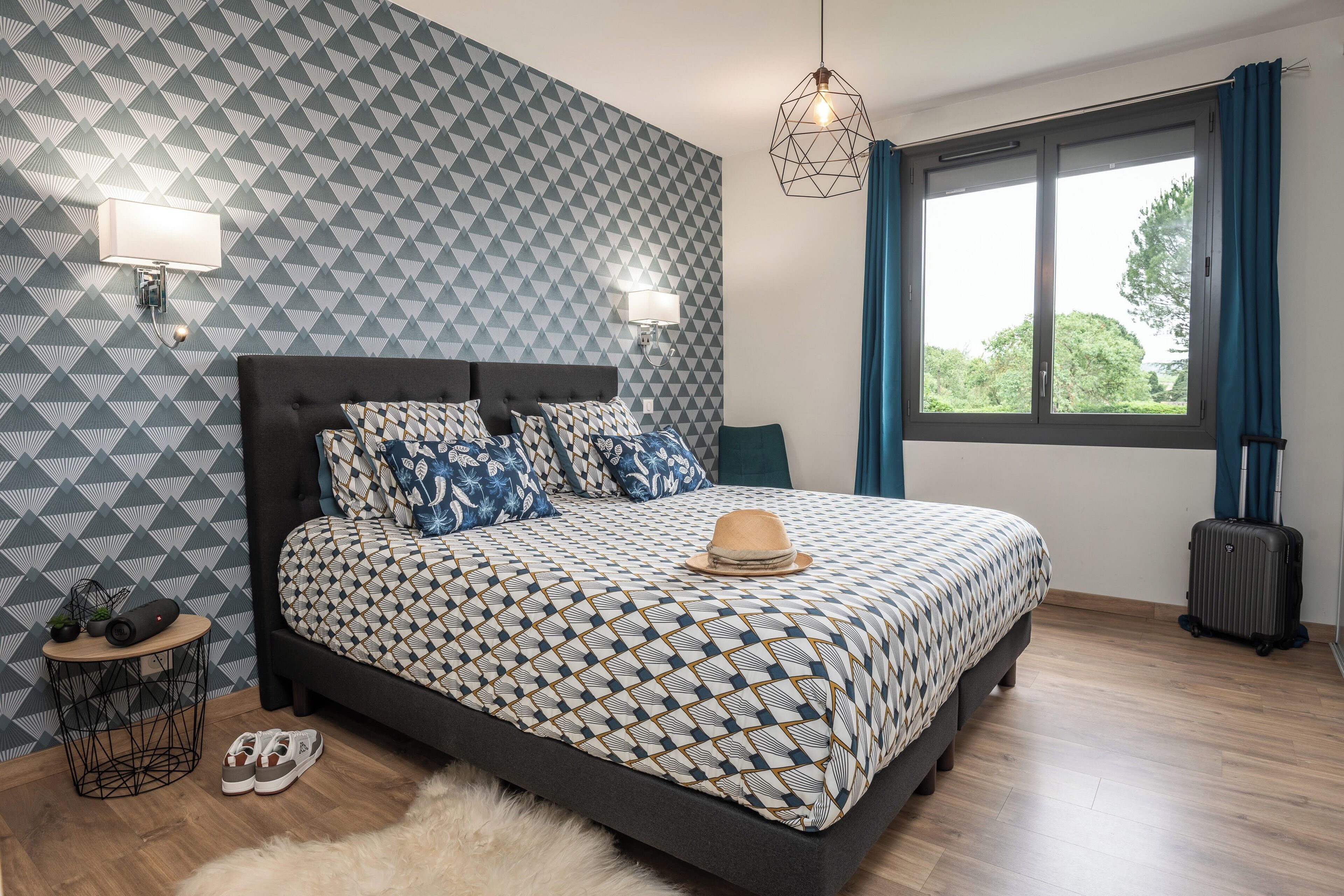 6 chambres, fer et planche à repasser, lit parapluie, Wi-Fi gratuit