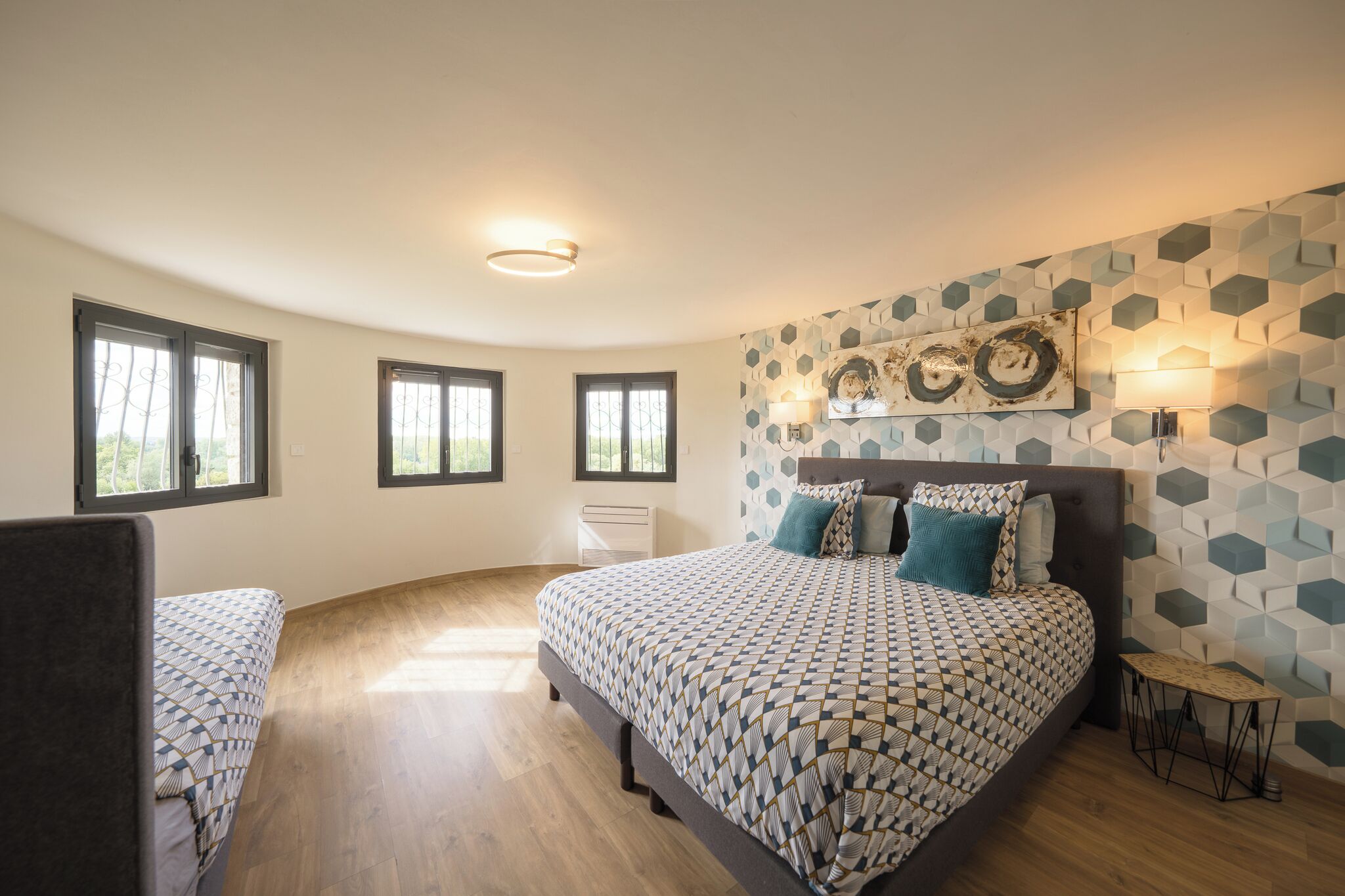 6 chambres, fer et planche à repasser, lit parapluie, Wi-Fi gratuit