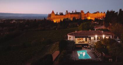 EXCEPTIONNEL à la Cité Médiévale: grande villa avec piscine chauffée, 2 jacuzzis