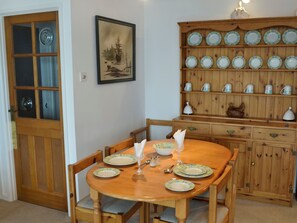 Dining - 1 bedroom accommodation in Newquay (Newquay)