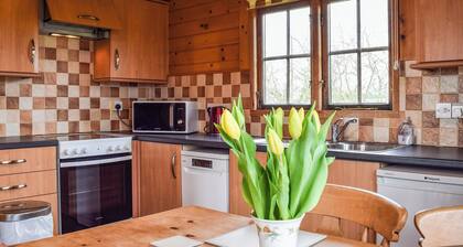 2 bedroom accommodation in Netherseal