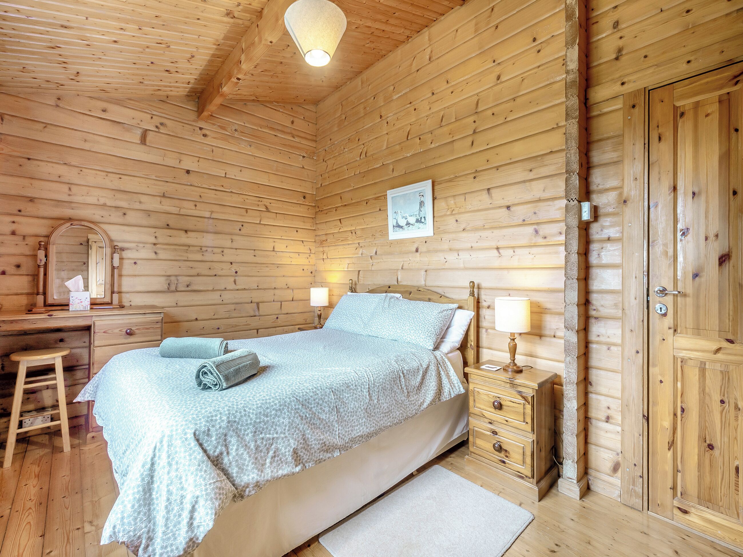 2 bedrooms, bed sheets