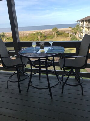 Outdoor dining - Ocean front! Dolphins, Big Ships, Private Beach, 3 pools (Tybee Island)