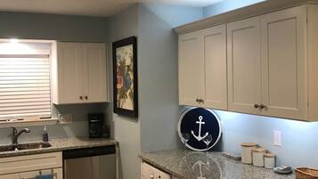 Coffee/tea maker, fridge, microwave, oven