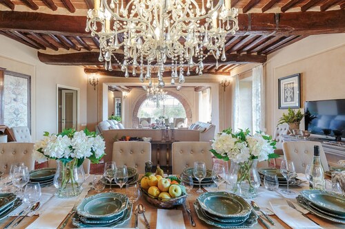 Charming & Luxury 10 Bedrooms VILLA MEDEA Close to the City Centre of Lucca