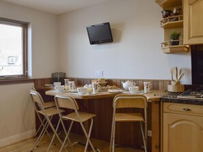 Dining - 2 bedroom accommodation in Auchterarder (Auchterarder)