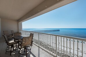 Outdoor dining - Navarre Regency 808: Life is Just Better with Beach Daze & Ocean Waves (Navarre)
