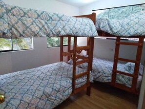 9 bedrooms, WiFi - Hallasi Wasi Hostel - Cabins (Aguas Calientes)