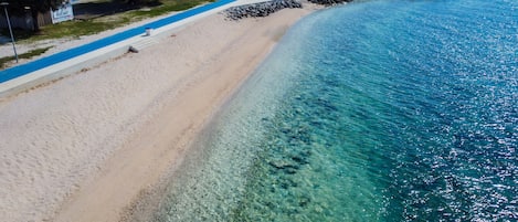 靠近海滩