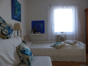 2 bedrooms, iron/ironing board, free WiFi, wheelchair access