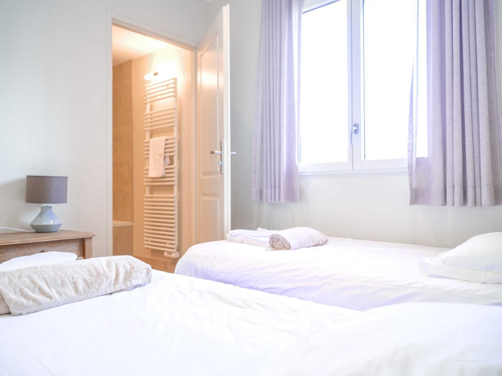 3 chambres, fer et planche à repasser, Wi-Fi, draps fournis