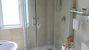 Familienhaus | Dusche im Bad