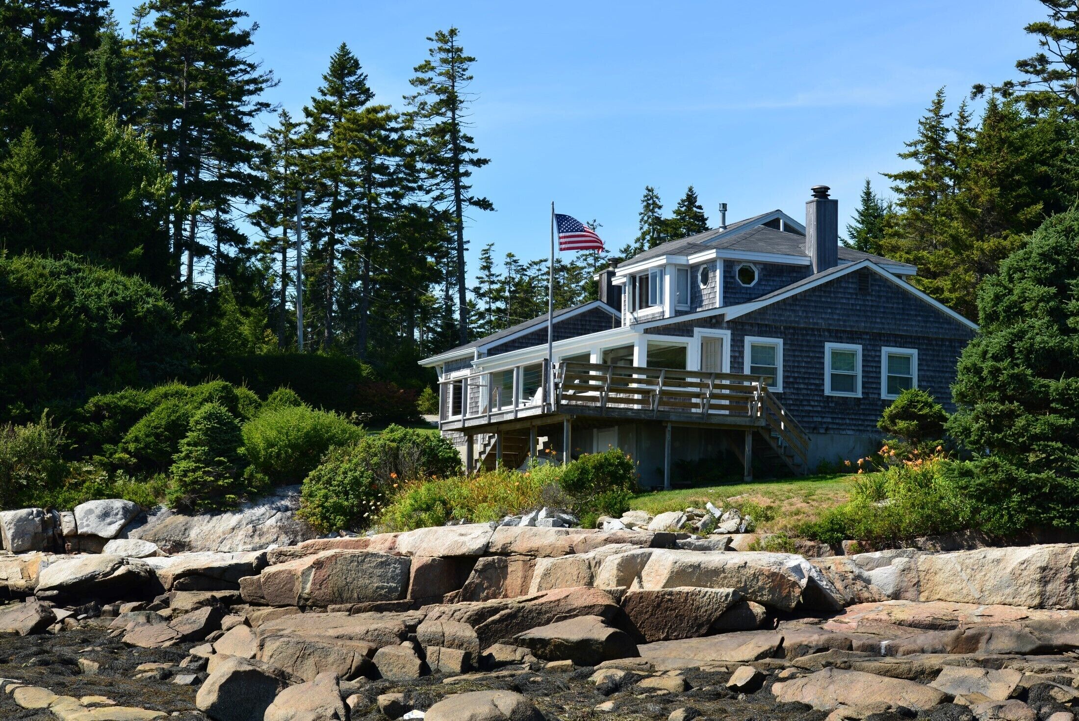 Quintessential Waterfront Maine Cottage 