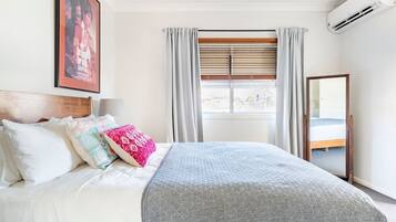 3 bedrooms, iron/ironing board, free WiFi, bed sheets