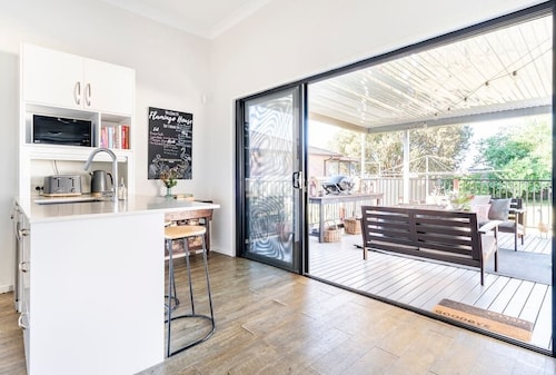 Flamingo House - 7 mins to Pokolbin wineries, dog friendly, fully fenced