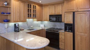 Fridge, microwave, oven, stovetop - Non-Rental Unit (Vail)