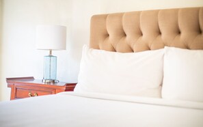 Tabla de planchar con plancha, wifi gratis, ropa de cama