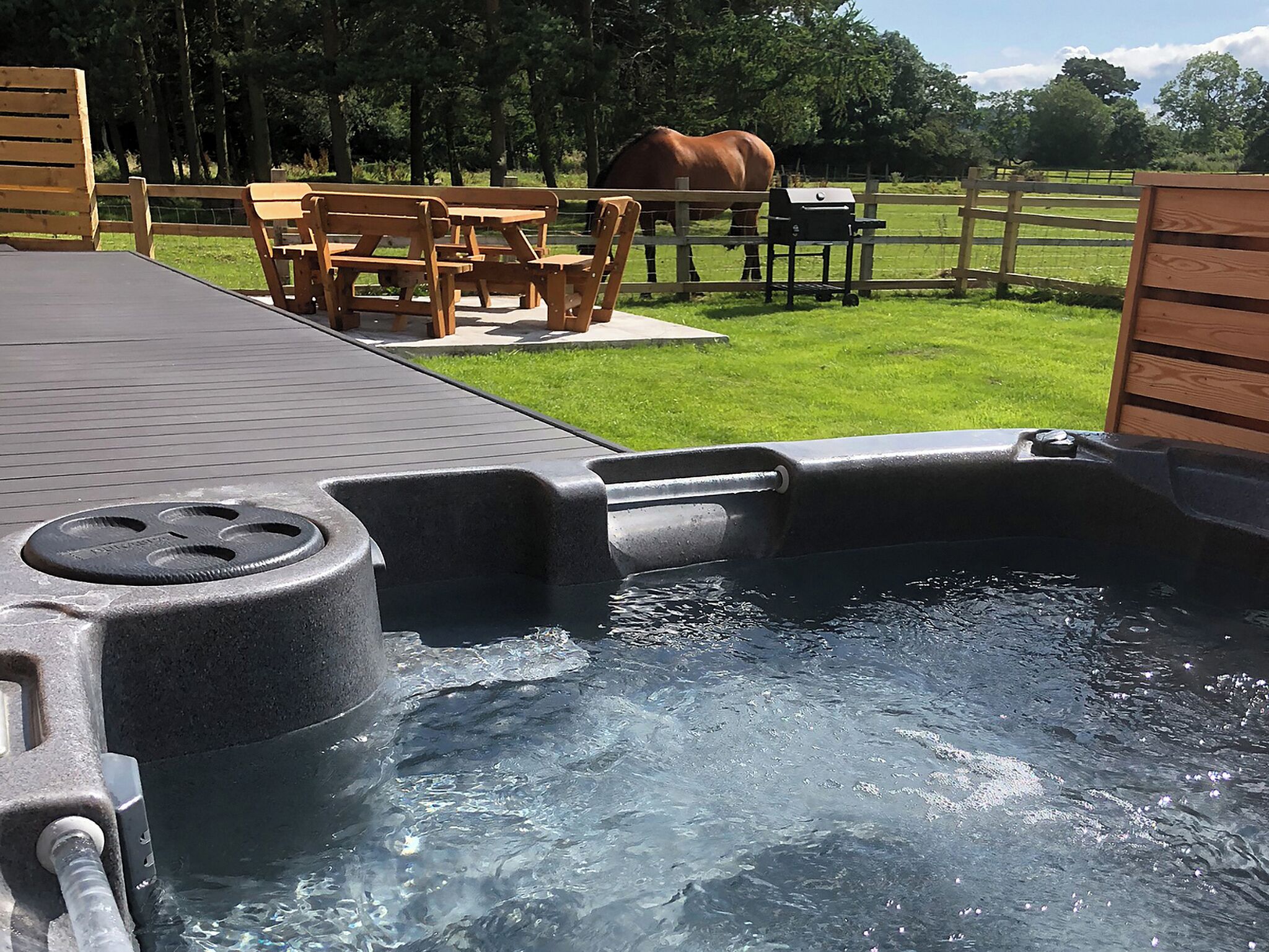 Outdoor spa tub