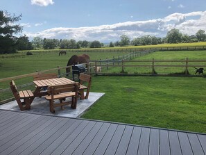 Outdoor dining - 4 bedroom accommodation in Near Hexham (Near Hexham)