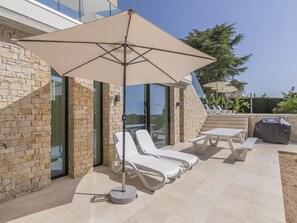 Outdoor dining - Villa la Dolça with infinity pool, free WIFI, Air Conditioning and seaview. (Calonge)