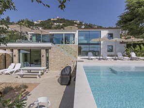 Pool - Villa la Dolça with infinity pool, free WIFI, Air Conditioning and seaview. (Calonge)
