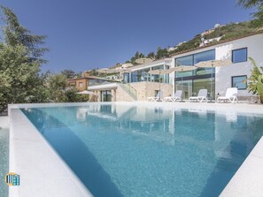 Pool - Villa la Dolça with infinity pool, free WIFI, Air Conditioning and seaview. (Calonge)