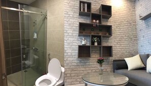 Hair dryer, towels, soap, shampoo - BEST PRICE New ICON56 ★ LUXURY Rooftop Pool & Gym (phường 12)