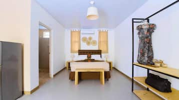 Standard Room, 1 Queen Bed, Accessible, Non Smoking | Soundproofing, free WiFi, bed sheets