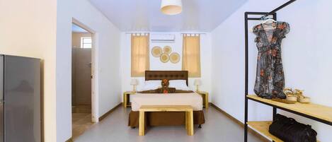 Chambre Standard, 1 grand lit, accessible aux personnes à mobilité réduite, non-fumeur