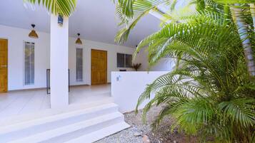 Habitación estándar, 1 cama Queen size, con acceso para personas discapacitadas, para no fumadores | Terraza o patio