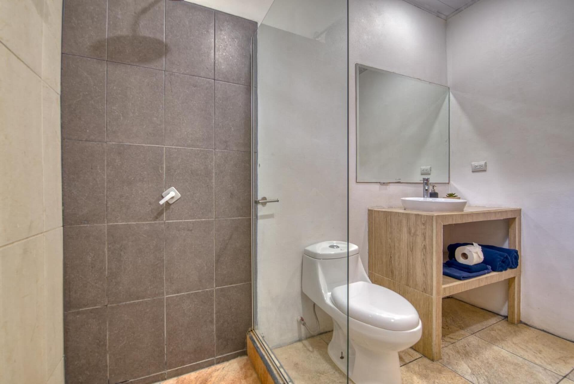 standard villa, multiple beds, non smoking | bathroom | shower, free toiletries, towels